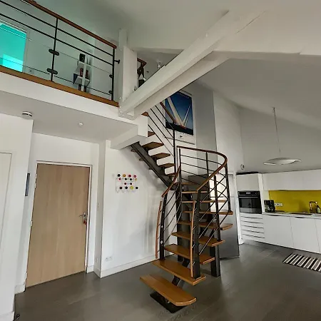 Duplex De Standing En Centre-ville Avec Parking, Proche Port Et - Fr-1-361-377 *