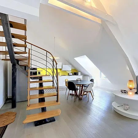 Duplex De Standing En Centre-ville Avec Parking, Proche Port Et - Fr-1-361-377