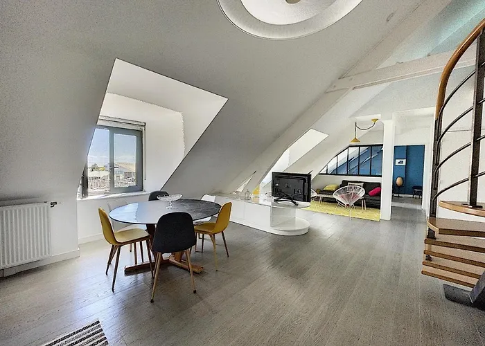 Duplex De Standing En Centre-ville Avec Parking, Proche Port Et - Fr-1-361-377 Апартаменты Гранвиль