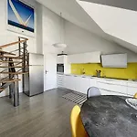 Duplex De Standing En Centre-ville Avec Parking, Proche Port Et - Fr-1-361-377 Granville