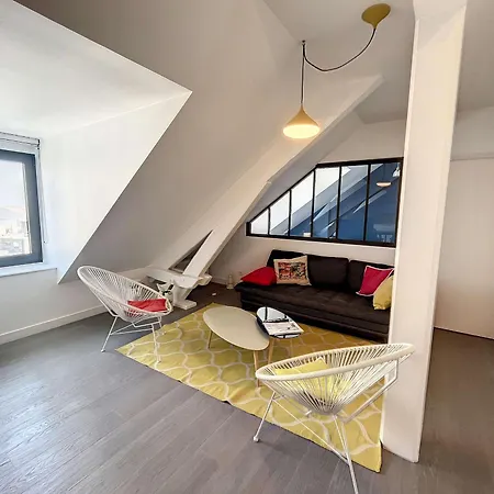 Duplex De Standing En Centre-ville Avec Parking, Proche Port Et - Fr-1-361-377 Granville