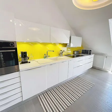 Duplex De Standing En Centre-ville Avec Parking, Proche Port Et - Fr-1-361-377 * Granville