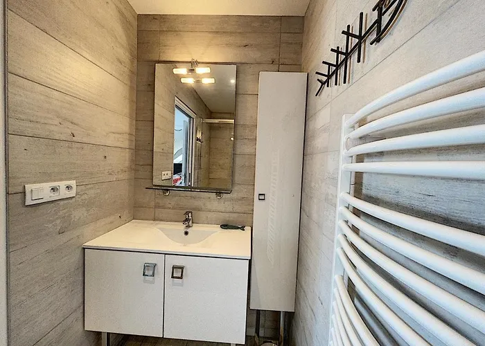 Duplex De Standing En Centre-ville Avec Parking, Proche Port Et - Fr-1-361-377 Lejlighed Granville