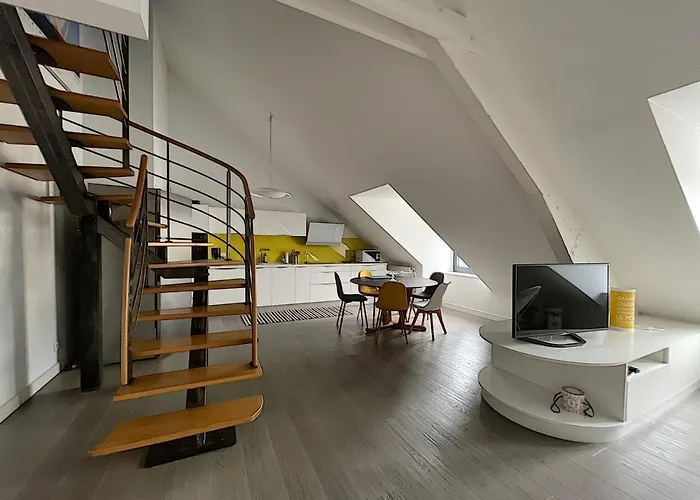 Duplex De Standing En Centre-ville Avec Parking, Proche Port Et - Fr-1-361-377 *