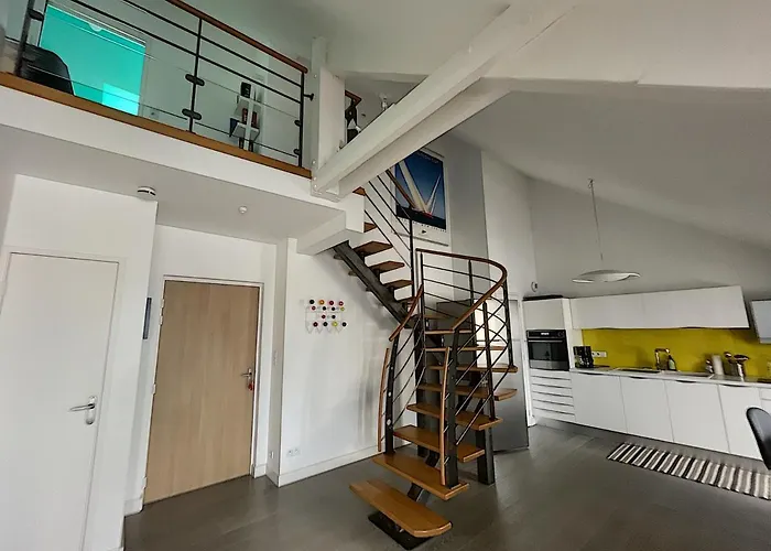 Duplex De Standing En Centre-ville Avec Parking, Proche Port Et - Fr-1-361-377 *