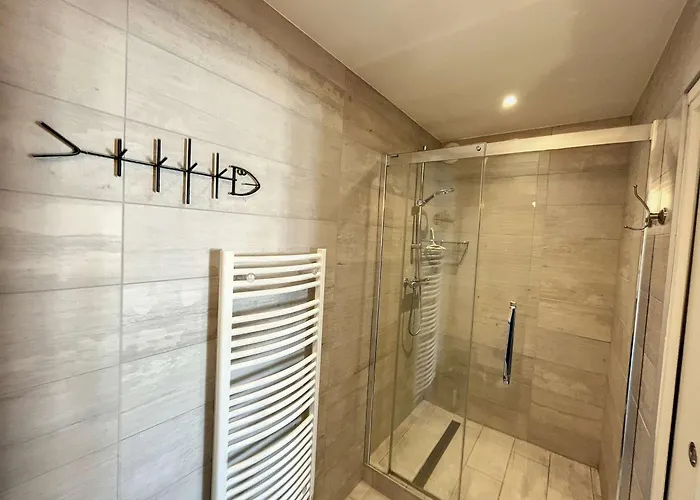 Duplex De Standing En Centre-ville Avec Parking, Proche Port Et - Fr-1-361-377 Granville